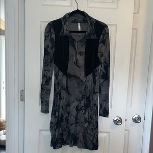 Kensie Black and Gray Long-Sleeve Zip-Neck Dress - stretchy/comfy